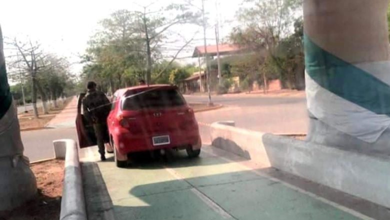 Yacuiba: Municipio coordina con la policía sanción de vehículo estacionado en la ciclovía