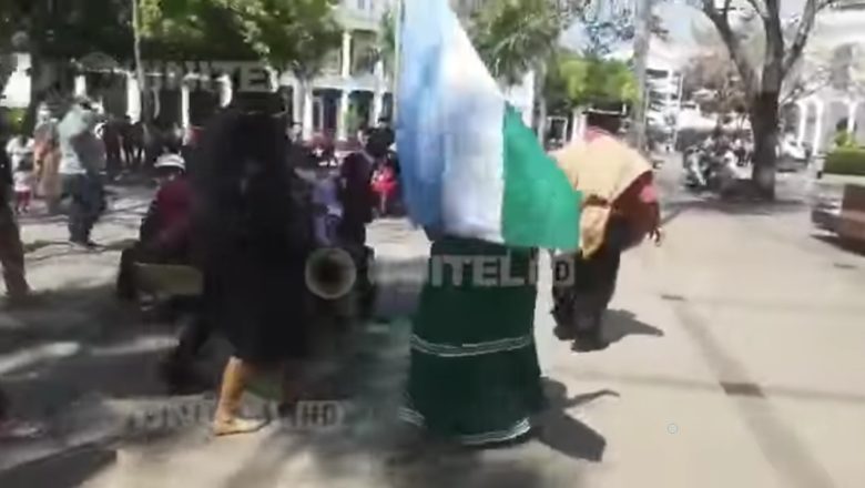 No es carnavales para venir disfrazados’ le dijo el líder cívico a dirigente de Conamaq