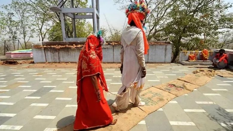 Un joven de la India vendió a su esposa para comprarse un celula
