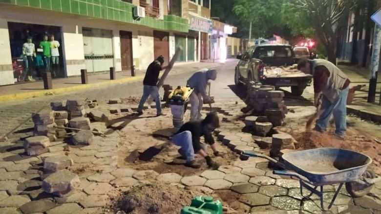 Baches y rompe muelles en calles y avenidas de Yacuiba son reparados por la Alcaldía