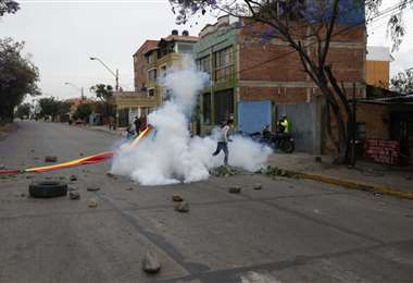 El paro tiene fuerza en Santa Cruz y en La Paz una masiva marcha de gremiales llega al centro; hay algunos bloqueos en Cochabamba, Sucre y Potosí