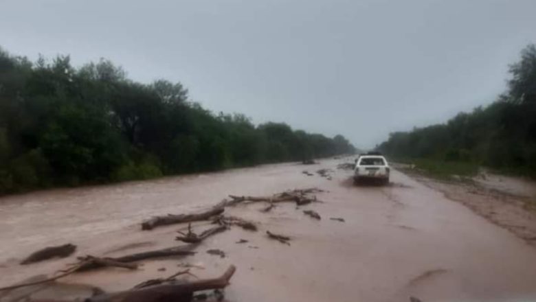 Desborde de quebradas y derrumbes restringen paso Yacuiba y Tarija