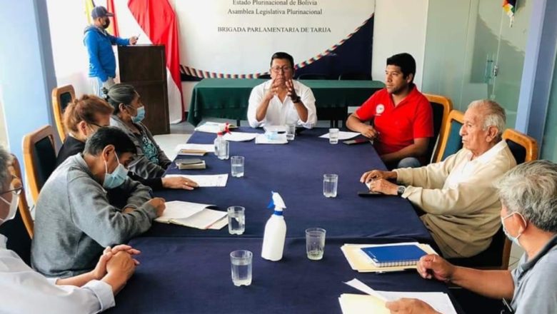 Tarija: Adultos mayores se reúnen con diputado Rosas, manifestaron su preocupación por la canasta alimentaria