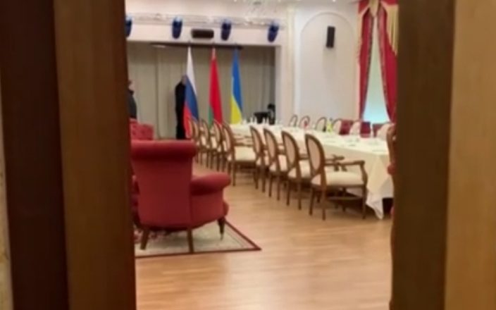 Las delegaciones de Rusia y Ucrania regresan a sus respectivas capitales para hacer consultas luego de las conversaciones en Bielorrusia