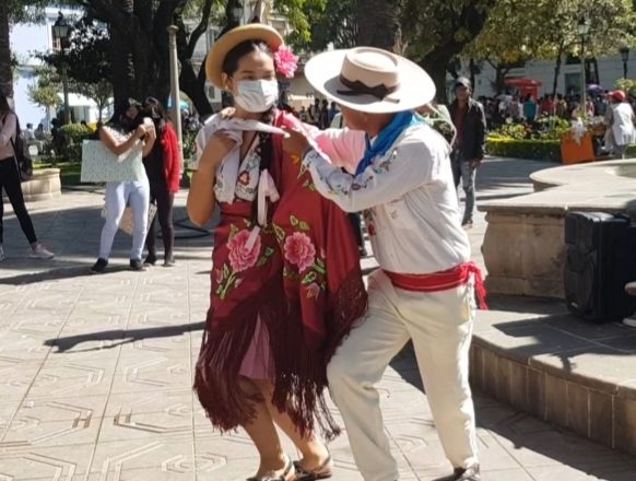 Tarija: Concejo y alcaldía buscan aplicar el “Día de la tradición”, funcionarios deberán llevar una prenda de la región cada viernes