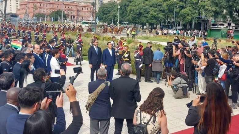 Presidente Luis Arce Catacora rindió homenaje a la flor del Alto Perú, Juana Azurduy de Padilla