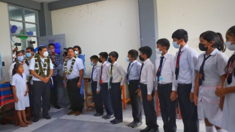 𝗣𝗿𝗲𝘀𝗶𝗱𝗲𝗻𝘁𝗲 𝗟𝘂𝗶𝘀 𝗔𝗿𝗰𝗲 𝗲𝗻𝘁𝗿𝗲𝗴𝗮 𝘁𝗿𝗲𝘀 𝘂𝗻𝗶𝗱𝗮𝗱𝗲𝘀 𝗲𝗱𝘂𝗰𝗮𝘁𝗶𝘃𝗮𝘀 𝗲𝗻 𝗣𝘂𝗲𝗿𝘁𝗼 𝗩𝗶𝗹𝗹𝗮𝗿𝗿𝗼𝗲𝗹 𝗰𝗼𝗻 𝘂𝗻𝗮 𝗶𝗻𝘃𝗲𝗿𝘀𝗶ó𝗻 𝗱𝗲 𝗕𝘀 𝟭𝟲,𝟰 𝗺𝗶𝗹𝗹𝗼𝗻𝗲𝘀