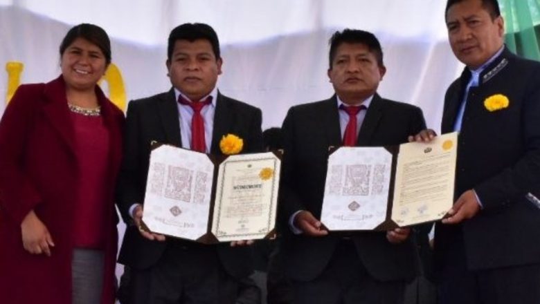 Entregan un homenaje camaral a la Escuela de Formación de Maestros de la U.A.J.M.S. de Tarija