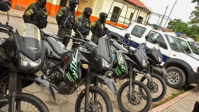 Yacuiba: Fortaleciendo el trabajo en seguridad ciudadana, la Alcaldía entrega motorizados reparados a la Policía