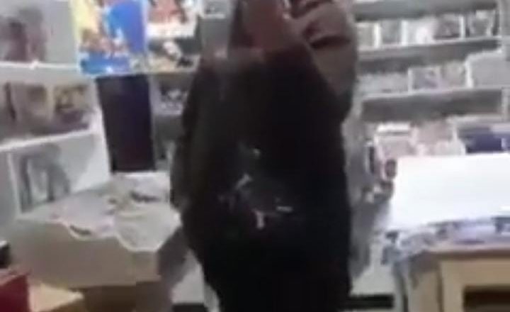 Siete jóvenes denuncian a una mujer por retención de sus títulos de bachiller