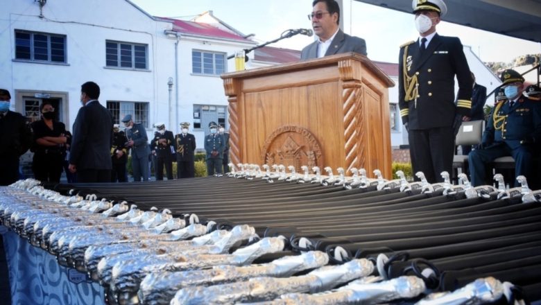 𝗣𝗿𝗲𝘀𝗶𝗱𝗲𝗻𝘁𝗲 𝗟𝘂𝗶𝘀 𝗔𝗿𝗰𝗲 𝗿𝗲𝗾𝘂𝗶𝗲𝗿𝗲 𝗮 𝗺𝗶𝗹𝗶𝘁𝗮𝗿𝗲𝘀 𝗻𝘂𝗻𝗰𝗮 𝗺á𝘀 𝗮𝗽𝘂𝗻𝘁𝗮𝗿 𝘀𝘂𝘀 𝗮𝗿𝗺𝗮𝘀 𝗽𝗮𝗿𝗮 𝗺𝗮𝘀𝗮𝗰𝗿𝗮𝗿 𝗮𝗹 𝗽𝘂𝗲𝗯𝗹𝗼