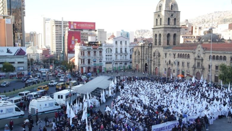 𝗚𝗼𝗯𝗶𝗲𝗿𝗻𝗼 𝗱𝗲𝘀𝗽𝗹𝗶𝗲𝗴𝗮 𝟯.𝟬𝟬𝟬 𝗺é𝗱𝗶𝗰𝗼𝘀 𝗽𝗮𝗿𝗮 𝗹𝗮 𝗽𝗿𝗼𝘁𝗲𝗰𝗰𝗶ó𝗻 𝗮 𝗲𝘀𝘁𝘂𝗱𝗶𝗮𝗻𝘁𝗲𝘀 𝗲𝗻 𝗾𝘂𝗶𝗻𝘁𝗮 𝗼𝗹𝗮