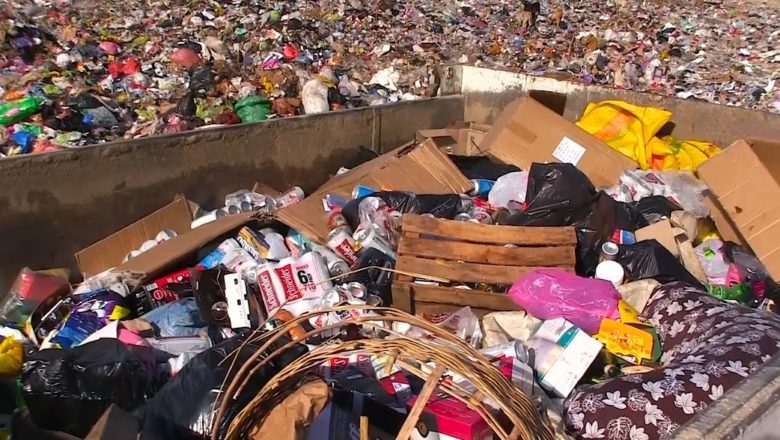 Tarija: Intendencia municipal destruye más de 1.383 kilos de productos no aptos para el consumo humano