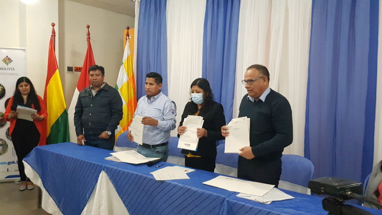 Tarija: Papelbol y el periódico El País firman acuerdo comercial para promover es uso de papel ecológico