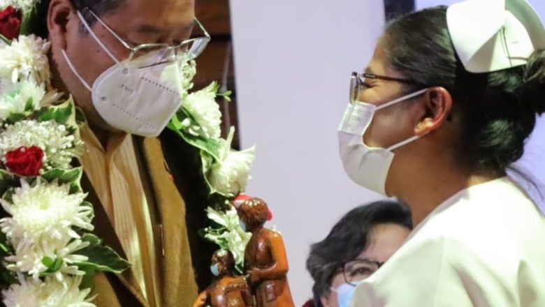 𝗘𝗹 𝗽𝗿𝗲𝘀𝗶𝗱𝗲𝗻𝘁𝗲 𝗔𝗿𝗰𝗲 𝘀𝗲 𝗰𝗼𝗺𝗽𝗿𝗼𝗺𝗲𝘁𝗶ó 𝗮 𝘀𝗲𝗴𝘂𝗶𝗿 𝗺𝗲𝗷𝗼𝗿𝗮𝗻𝗱𝗼 𝗹𝗮𝘀 𝗰𝗼𝗻𝗱𝗶𝗰𝗶𝗼𝗻𝗲𝘀 𝗲𝗻 𝗹𝗮 𝘀𝗮𝗹𝘂𝗱 𝗽𝗮𝗿𝗮 𝗾𝘂𝗲 𝗹𝗼𝘀 𝗯𝗼𝗹𝗶𝘃𝗶𝗮𝗻𝗼𝘀 𝘁𝗲𝗻𝗴𝗮𝗻 𝘂𝗻𝗮 ó𝗽𝘁𝗶𝗺𝗮 𝗮𝘁𝗲𝗻𝗰𝗶ó𝗻