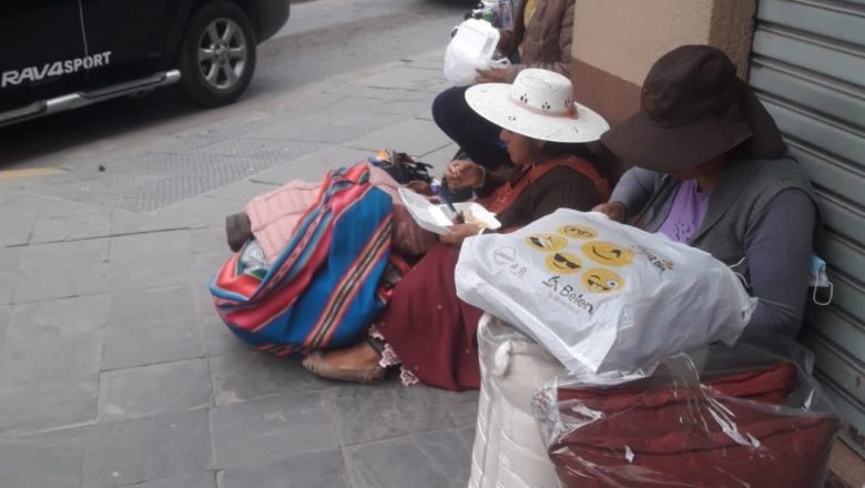 Tarija: Intendencia retiró a vendedores ambulantes de aceras y calzadas del casco viejo de la ciudad