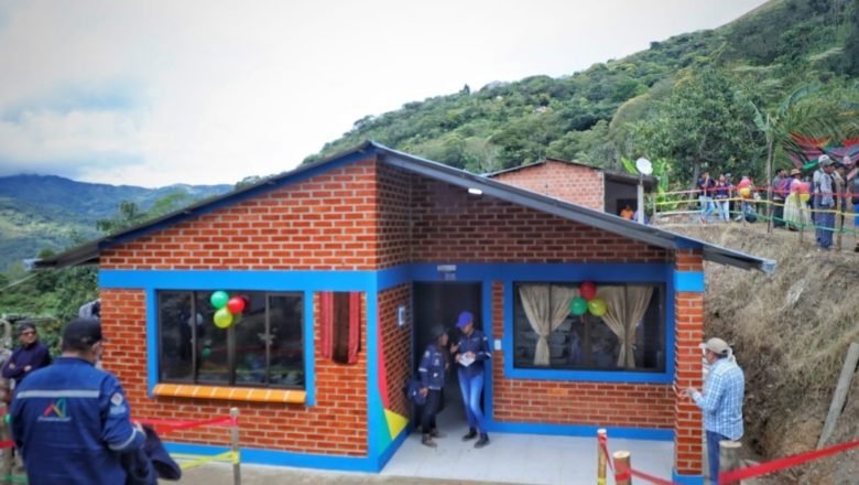 𝗣𝗿𝗲𝘀𝗶𝗱𝗲𝗻𝘁𝗲 𝗟𝘂𝗶𝘀 𝗔𝗿𝗰𝗲 𝗽𝗮𝗿𝘁𝗶𝗰𝗶𝗽ó 𝗲𝗻 𝗹𝗮 𝗲𝗻𝘁𝗿𝗲𝗴𝗮 𝗱𝗲 𝟯𝟬 𝘃𝗶𝘃𝗶𝗲𝗻𝗱𝗮𝘀 𝗲𝗻 𝗲𝗹 𝗺𝘂𝗻𝗶𝗰𝗶𝗽𝗶𝗼 𝗱𝗲 𝗖𝗼𝗿𝗼𝗶𝗰𝗼 𝗰𝗼𝗻 𝘂𝗻𝗮 𝗶𝗻𝘃𝗲𝗿𝘀𝗶ó𝗻 𝗱𝗲 𝗕𝘀𝟯,𝟰 𝗺𝗶𝗹𝗹𝗼𝗻𝗲𝘀