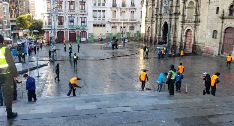 La Policía arrestó a 120 personas por consumir bebidas alcohólicas tras la verbena en La Paz