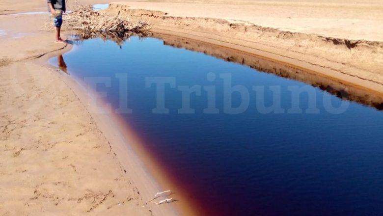 Reportan un derrame de petróleo en el río Pilcomayo por la rotura de un ducto