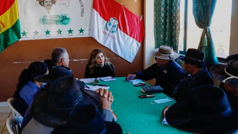 <strong>Aduana y productores campesinos de Tarija firman convenio para reprimir el contrabando de mercancía agropecuaria</strong>