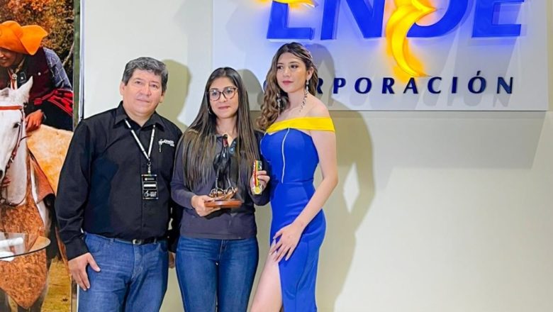 <em>ENDE CORPORACIÓN RECIBIÓ EL PREMIO AL MEJOR STAND EN LA EXPOCHACO SUDAMERICANO 2022, CON LA TEMÁTICA «INTEGRACIÓN ENERGÉTICA»</em>