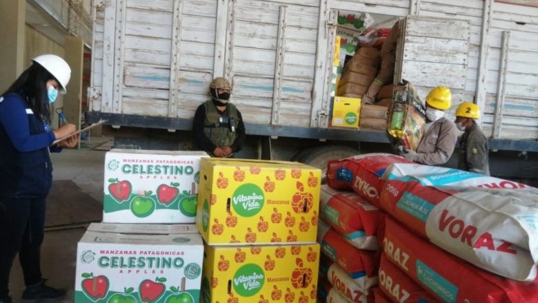 <strong>Tarija: Aduana evita emboscada al interceptar bebidas y alimentos de contrabando</strong>&nbsp;