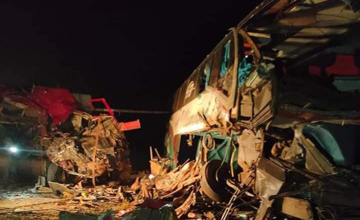 Choque entre bus y camión deja 1 muerto y 20 heridos en la ruta Uyuni-Villazón