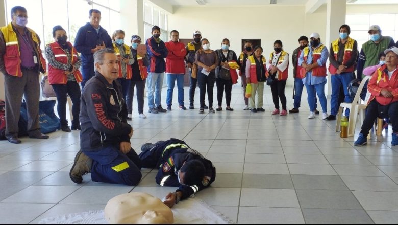 Tarija: Bombero español fortalece al personal de la Alcaldía en primeros auxilios
