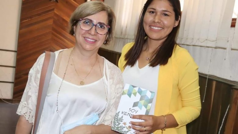 Profesora Camicel presenta su libro » Soy Kenneth»