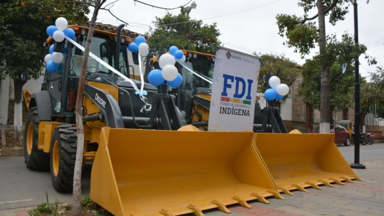 MDRYT entrega maquinaria pesada en Uriondo para la ampliación de suelos agrícolas