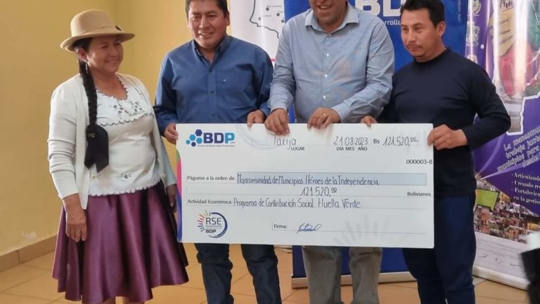 Tarija: Firma de acuerdo de cooperación y entrega simbólica de cheques de apoyo al cofinanciamiento