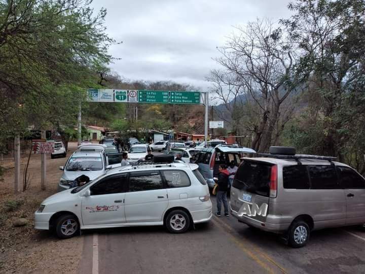 Tres puntos de bloqueo se encuentran en Villa Montes no hay paso hacia Tarija Yacuiba y Paraguay