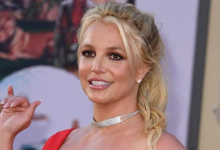 Britney Spears ¿se inspiró en Shakira para su atrevido video con cuchillos?