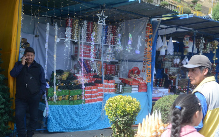 En La Paz se instala la Preferia Navideña y confirman desfile alegórico para el 1 de diciembre