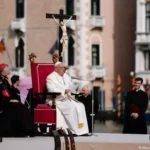 El Papa visita Venecia en su primer viaje en siete meses