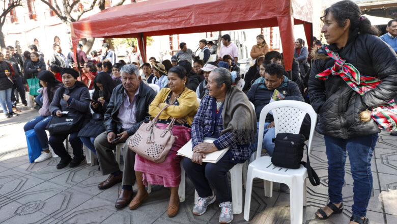 Alcaldía de Tarija entrega planimetrías para barrios del Distrito 8, 12 y 13