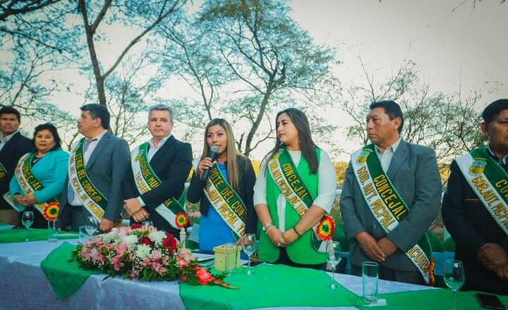 Alcaldía y consejo municipal distinguen a ciudadanos meritorios realizando los 148 aniversario de la región autónoma del Gran Chaco