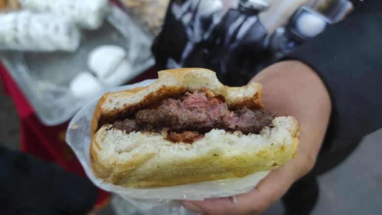 Tarija: Intendencia decomisa hamburguesa cruda y realiza el reordenamiento en el barrio San Roque por el Festival Canto y la Aloja