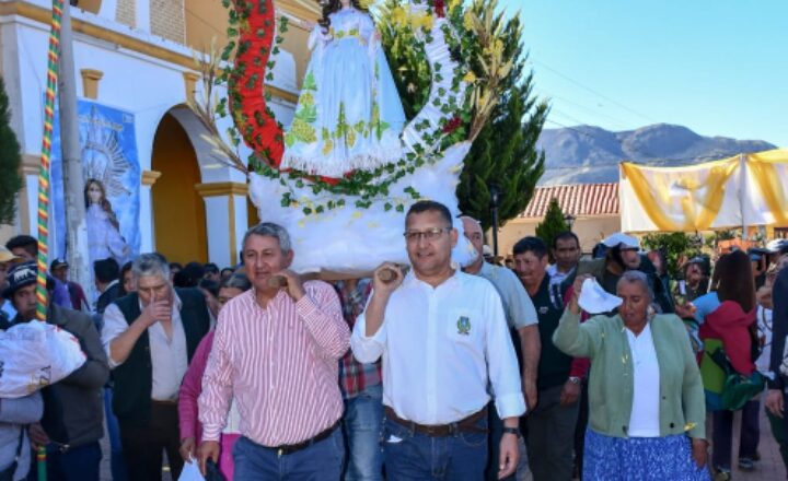 Gobernador Oscar Montes y autoridades  iniciaron la peregrinación a Chaguaya