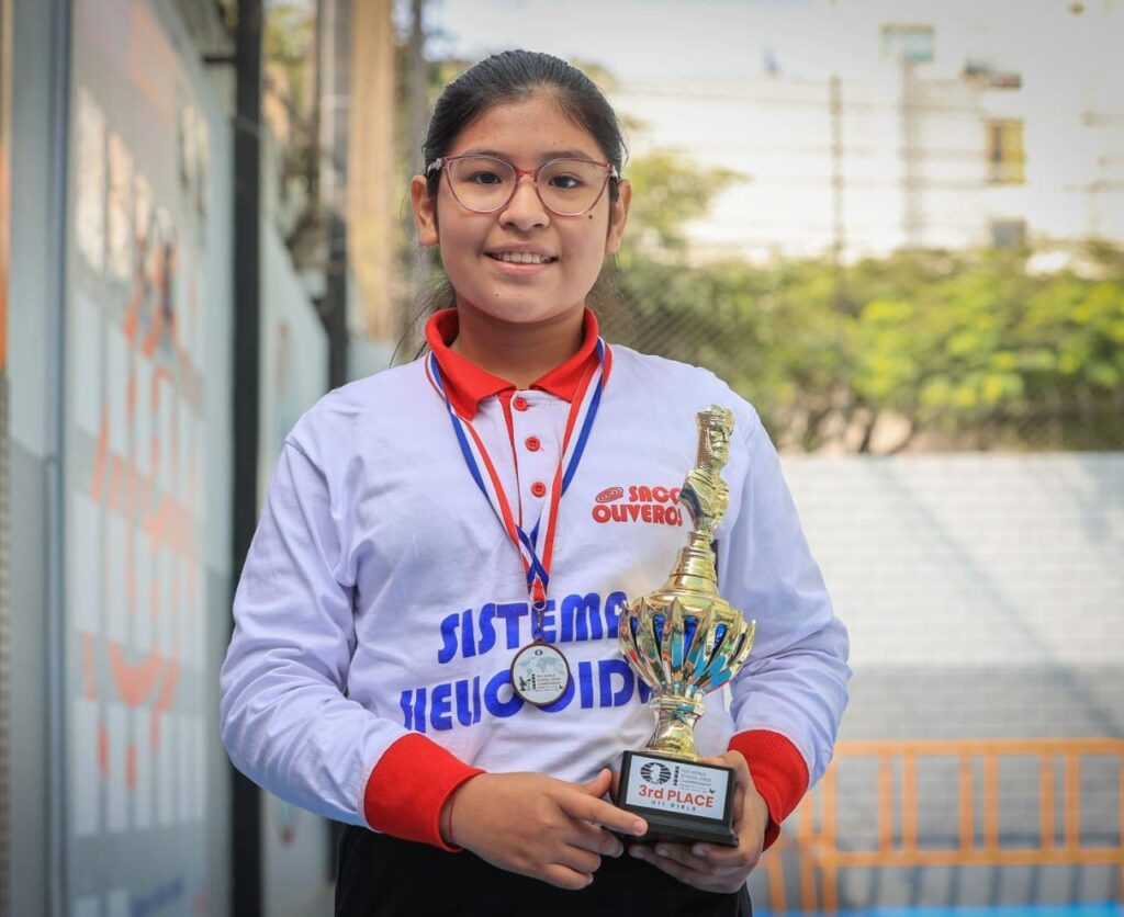 Nicole Mollo, la prodigio del ajedrez, representará a Bolivia en el Campeonato Mundial Juvenil en Brasil