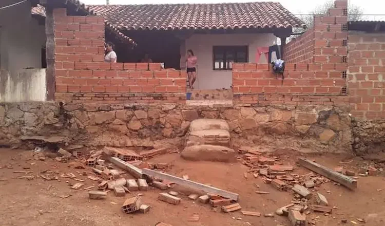 Santa Cruz: Viento huracanado destroza al menos 15 viviendas y una escuela en San Antonio de Lomerío