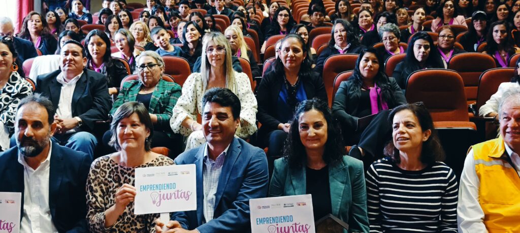 Alcaldía de Tarija entrega capital semilla a las mujeres que formaron parte del programa “Emprendiendo Juntas 2024”