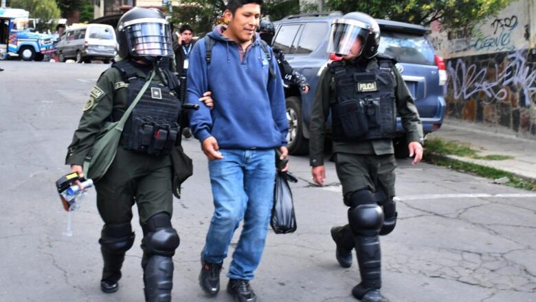 Justicia determina detención domiciliaria para 22 de los 26 evistas detenidos el jueves