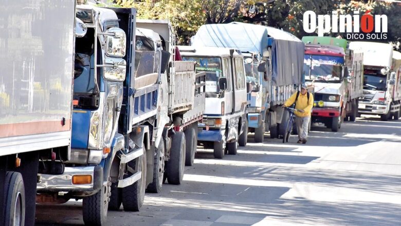 Ministro: YPFB opera al límite y no tiene combustible almacenado