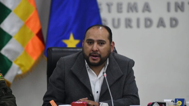 Ministro Ríos dice que amenazas de movilización son un ‘atentado a la Democracia’