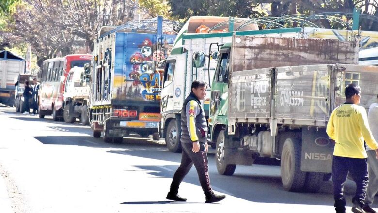 Combustibles: filas persisten y surtidores piden mayor comisión