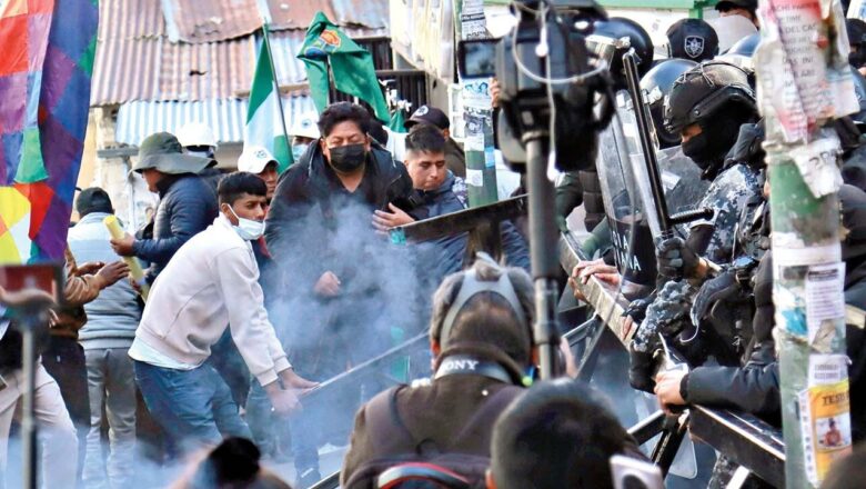 ‘Evistas’ amenazan con frenar elecciones y piden a Policía sumarse; mujeres van a huelga