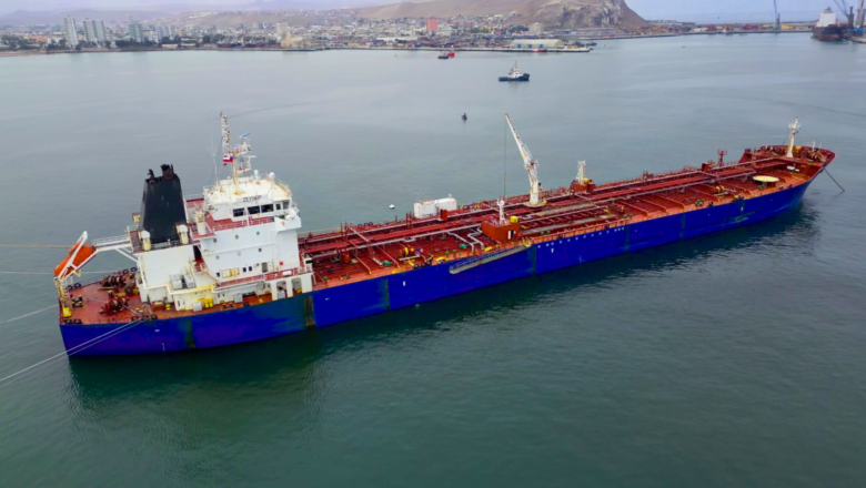 YPFB espera ventana meteorológica en esta semana para descargar 172 millones de litros de combustibles en Arica