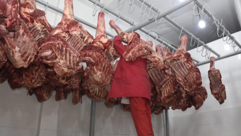 Se reanuda la exportación de carne tras reunión entre el Gobierno y productores
