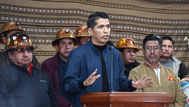 «Tenemos auto, llave y piloto» dice Andrónico y se lanza a la carrera agradeciendo a Evo